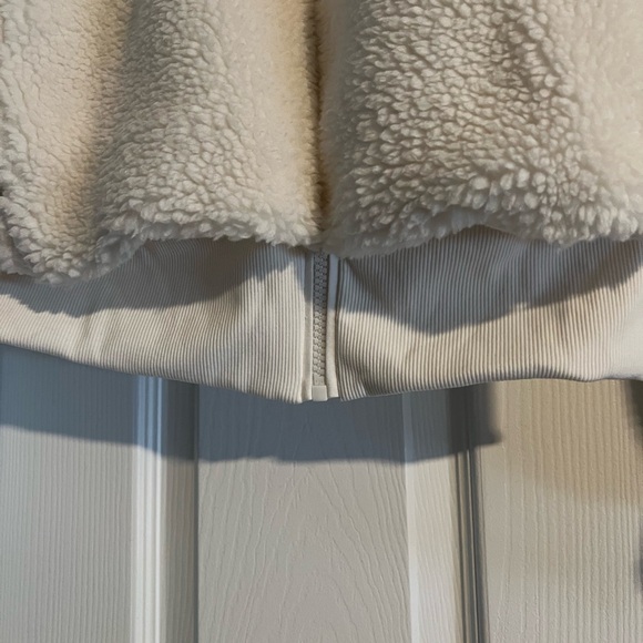 Alo Yoga Foxy Sherpa Jacket - Picture 5 of 9